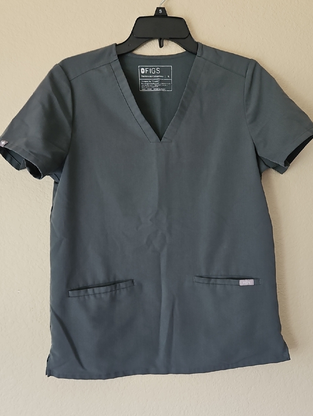 FIGS Casma V-Neck Scrub Top Small